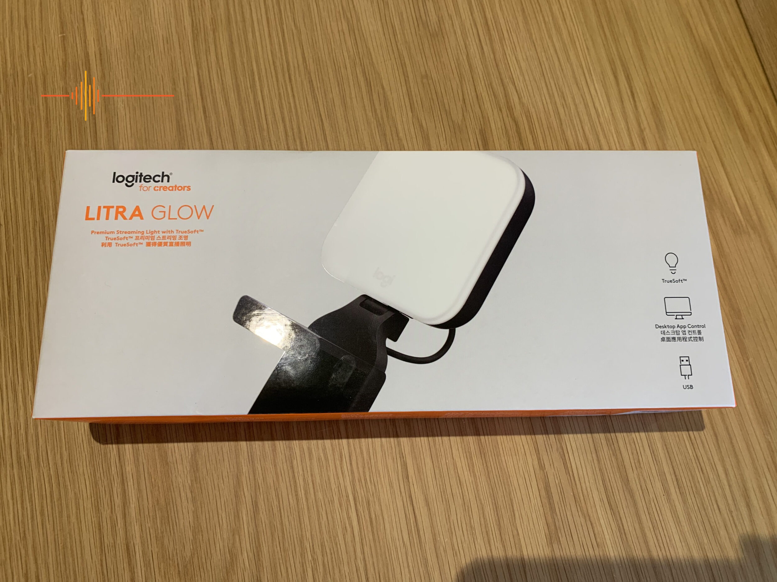 Logitech Brio for Creators Litra Glow - Ultimate Solution for a  Professional Look During Video-Calls, Webcam and Lighting for Video  Conferencing, Zoom