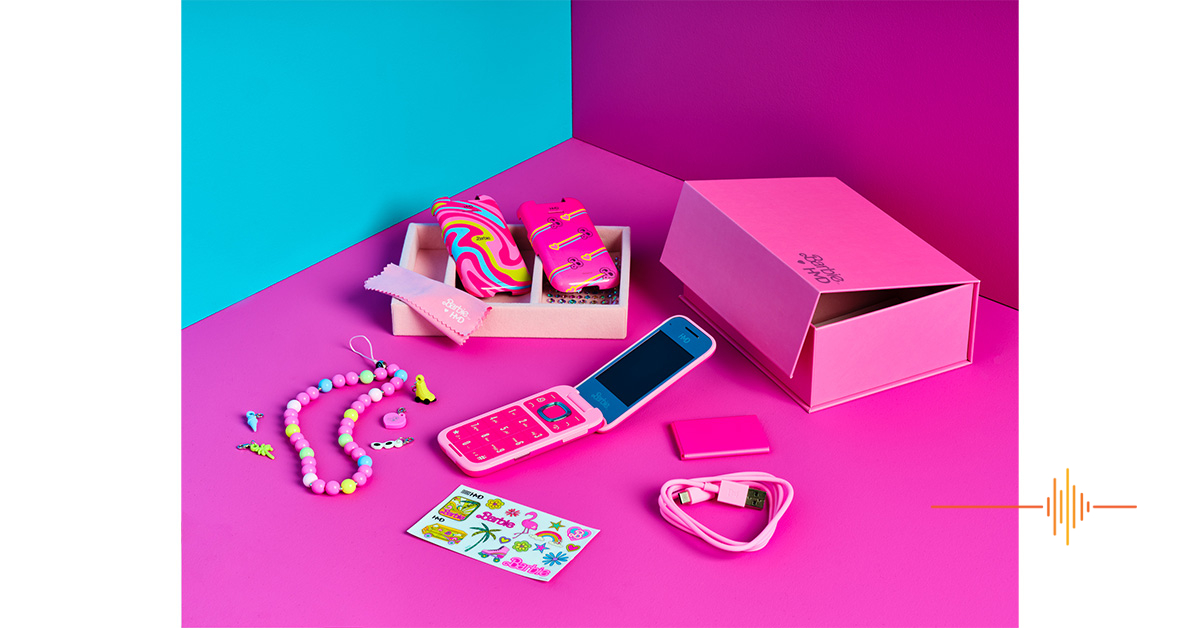 Take a vacay from your smartphone in true Malibu style with the HMD Barbie Phone