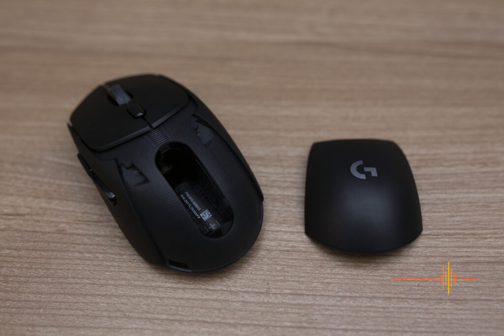 Compartiment pentru baterii mouse-ului de gaming fără fir Logitech G309 LIGHTSPEED