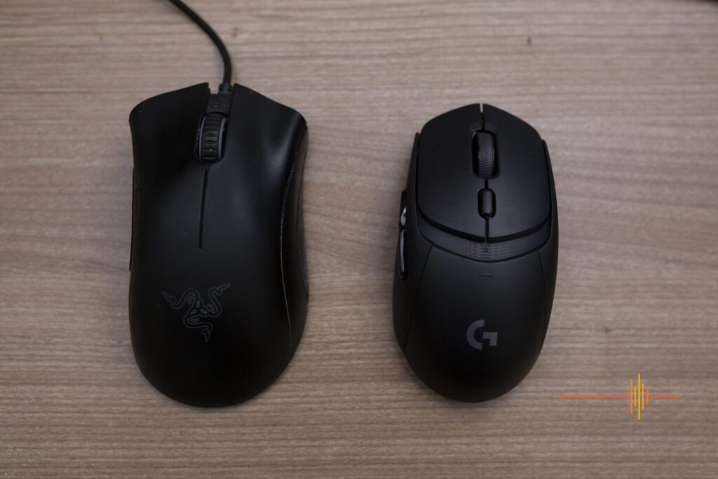 Mouse de gaming fără fir Logitech G309 LIGHTSPEED combinat cu Razer Deathadder